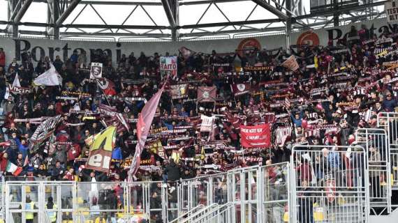 SALERNITANA - I tifosi a Cremona cantano: "Lotito fuori da Salerno"