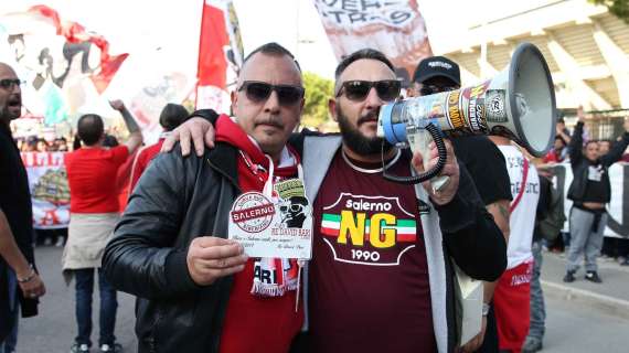 Salernitana-Bari, la festa dello sport: città invasa da tifosi biancorossi tra sorrisi e abbracci [VIDEO]