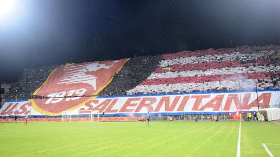 TIFOSI: coreografia ad Avellino che ricorda quella di Salernitana-Genoa
