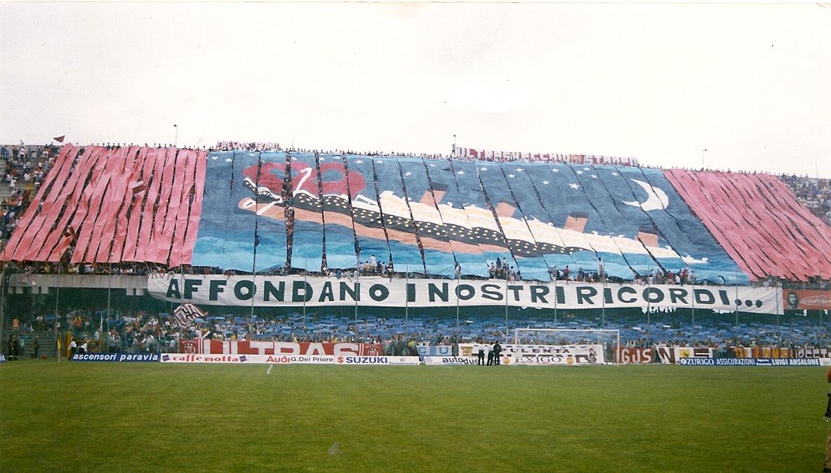 1997-98: Salerno in A, il Foggia retrocede all'Arechi. Super scenografia della curva