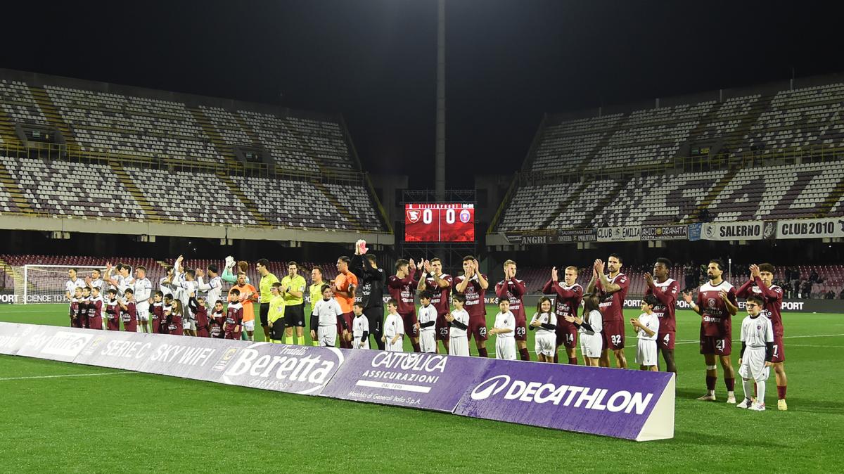 Salernitana, tre gol e qualche fischio: i granata ritrovano i punti, non ancora il pubblico