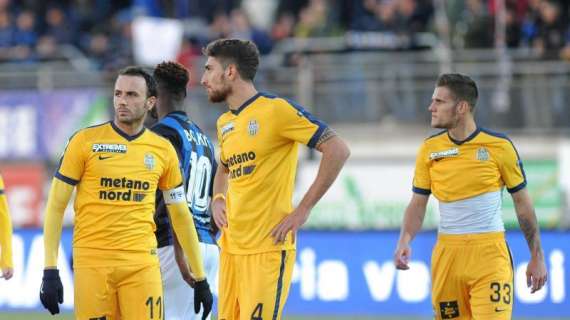 SERIE B: contestazione a Verona, tifosi lanciano uova all'indirizzo della squadra