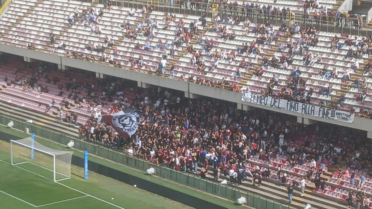 "Nelle difficoltà guardate la curva! Riprendiamoci la B": il discorso degli ultras alla squadra
