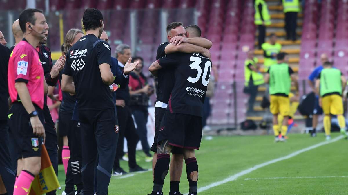 Ex granata - Due protagonisti della salvezza del 7% si scambiano messaggi sui social