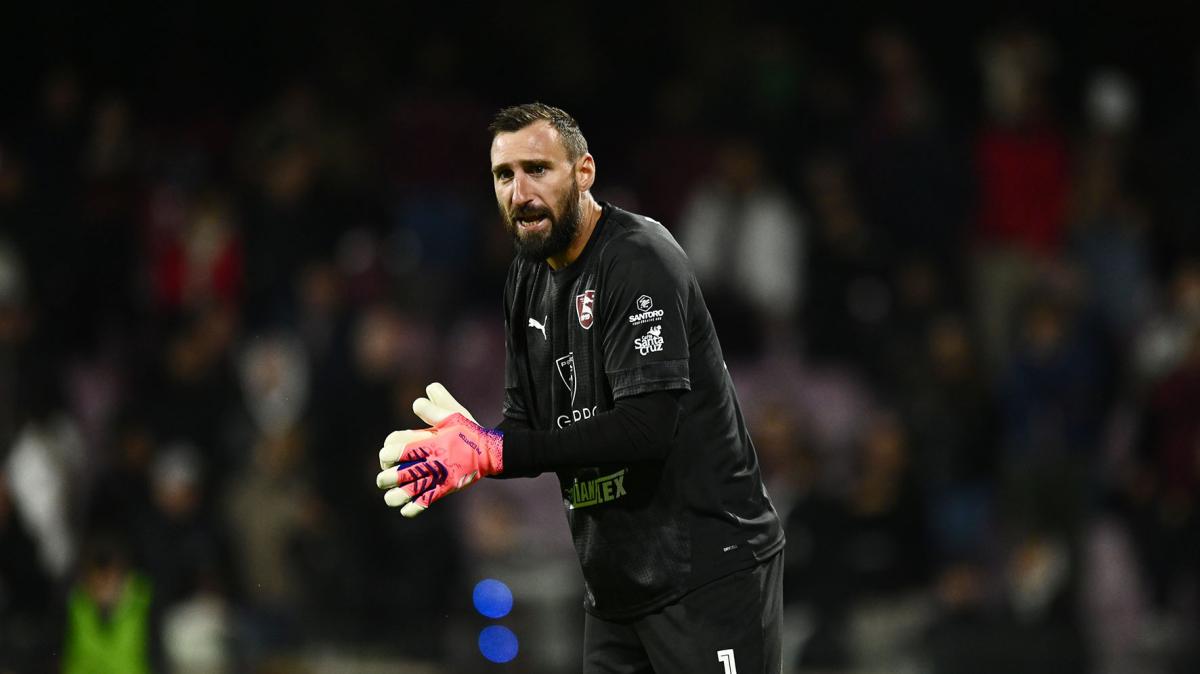 LIVE TS - Salernitana-Monopoli: Scipioni segna da centrocampo