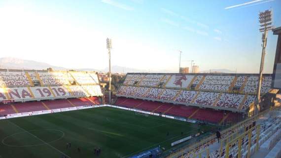 LIVE ARECHI - Clima surreale, calciatori spaesati: 13 assenti! I tifosi: "Non entriamo, non è calcio"