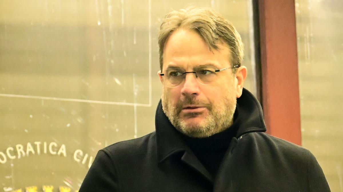 Faggiano nervoso in sala stampa, lite con i giornalisti quando si parla di dimissioni