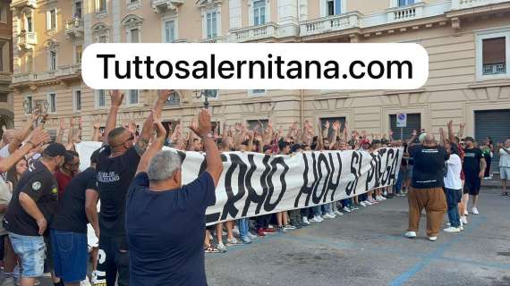 Salerno non si piega, protesta in città dei tifosi della Salernitana [VIDEO]
