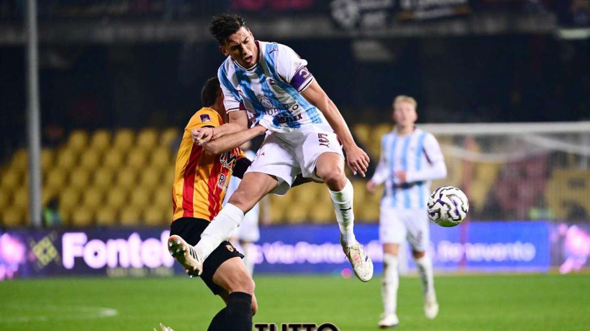 Gazzetta dello Sport: "Un fantastico Benevento. La Salernitana è travolta"