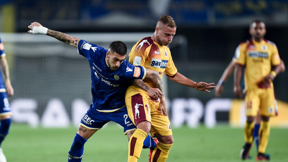 Ternana in vantaggio su Salernitana e Arezzo per un attaccante