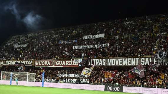 Salernitana-Sorrento, striscioni polemici per le due tifoserie