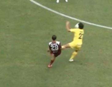 La vittoria non cancella altri errori arbitrali: manca un rosso a Fornito, c'erano gli estremi per un rigore