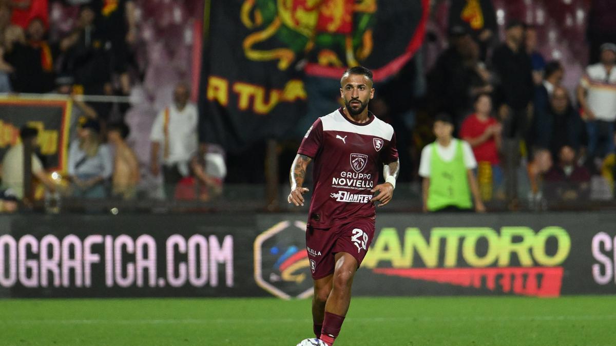Tascone sui social: "Per questa maglia, per questa città, lottiamo tutti insieme"