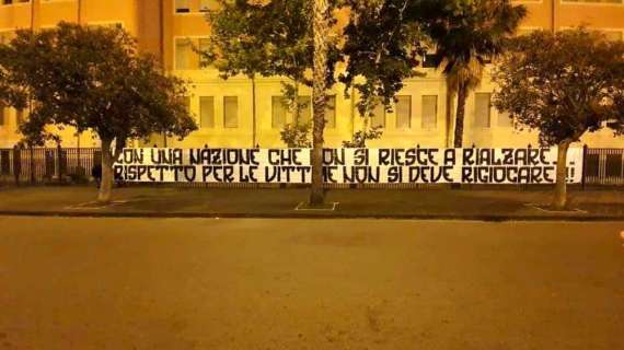 CALCIO - Striscione ultras a Salerno: “Non si deve tornare in campo” [FOTO]