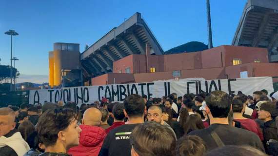 "Finale deciso a tavolino": marea granata all'Arechi, cori contro la Lega e contro Gravina