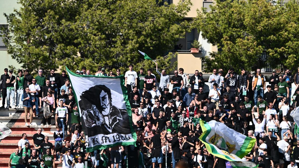 VIDEO | Le immagini inedite di Monopoli-Salernitana. E la curva locale onora il Siberiano