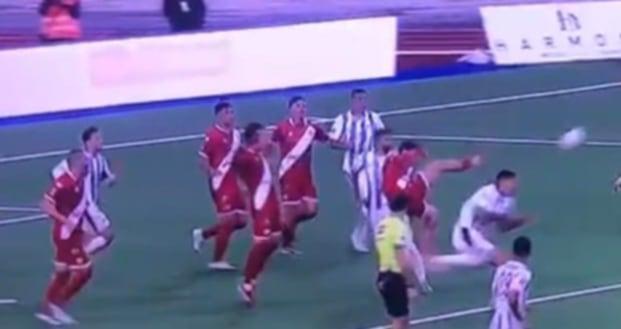 Altamura furioso con l'arbitro, ma i rigori erano netti. Sembra buona la rete del 2-1, ma...