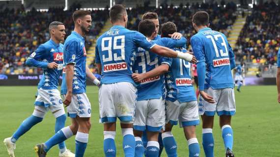 Napoli, che fatica contro il Cagliari: alla fine è 2-1