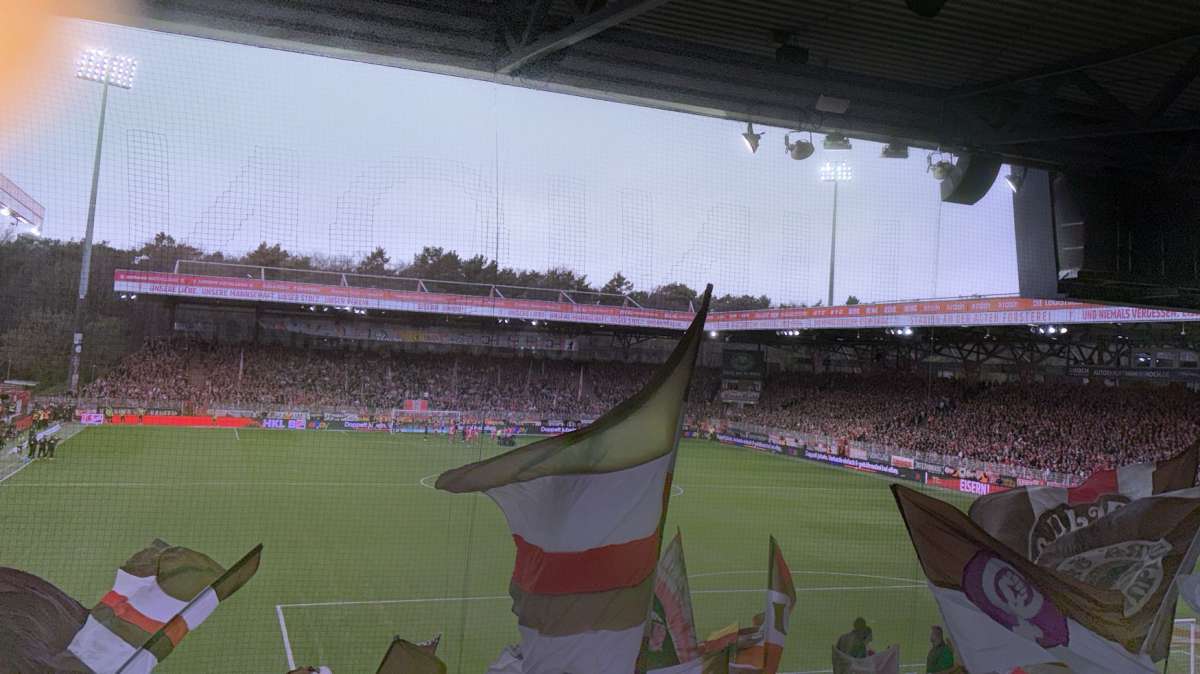 Battaglia all’Alte Försterei: lo St. Pauli strappa un punto tra sofferenza e carattere