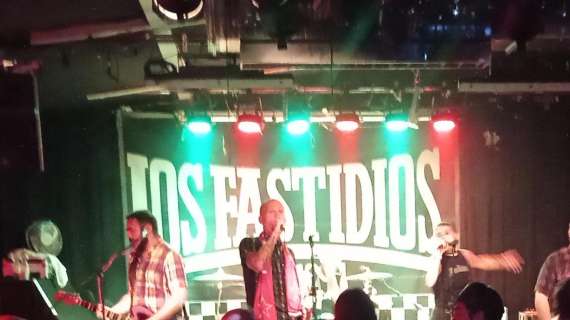 [ITA/DEU] Los Fastidios infiammano l’Indra Musikclub: musica, lotta e festa a St. Pauli