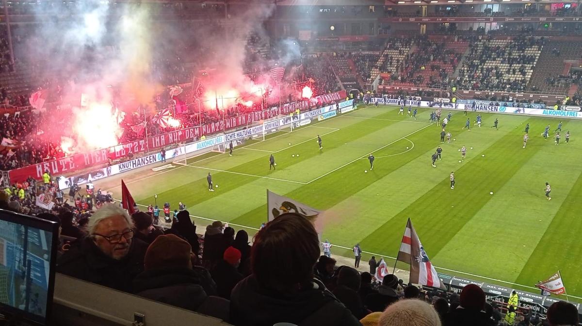 Live St Pauli-Amburgo: incredibile, Irvine in campo