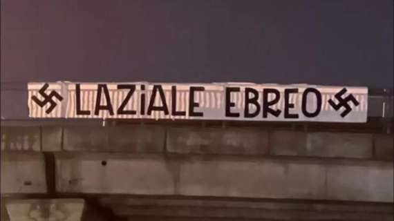 Solo un governo nazista puo tollerare questi striscioni