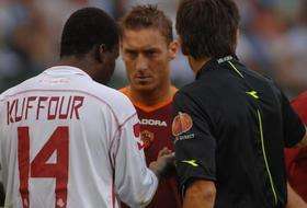 Kuffour con Totti