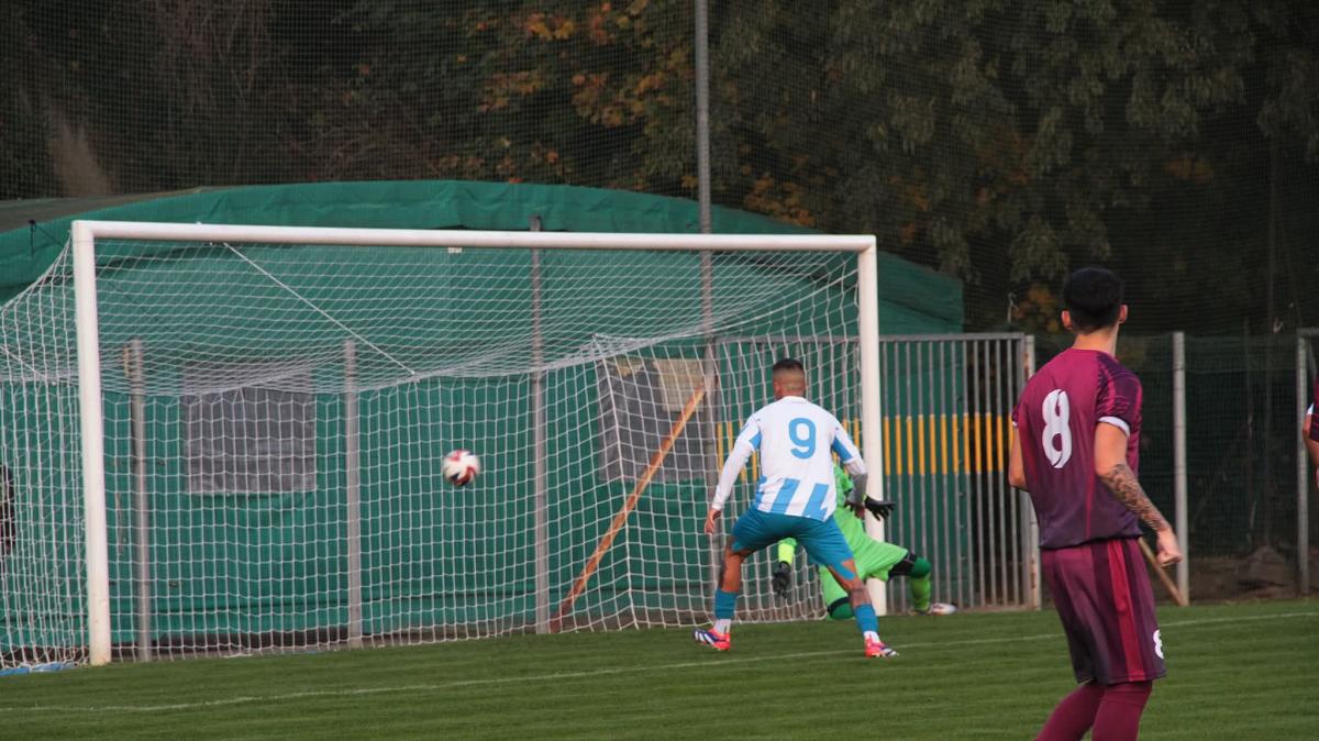 Il pallone del gol di Valente