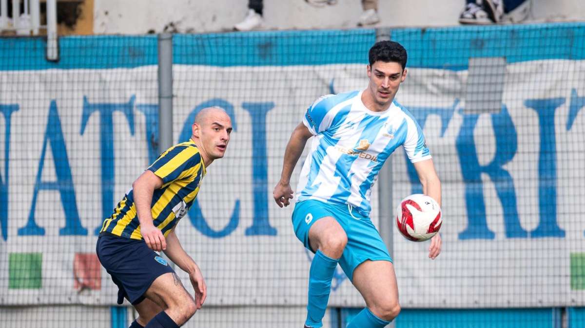 Valente in azione nel match