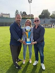 La consegna della Coppa 