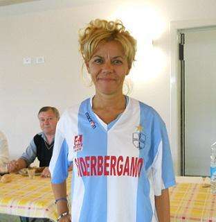 Nella foto, Rossana Stucchi indossa la maglia della Tritium