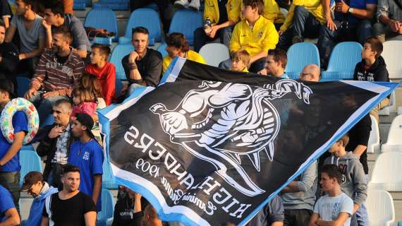 Tifosi della Giana allo stadio