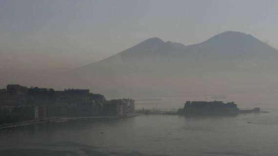 Nebbia ieri sotto il Vesuvio