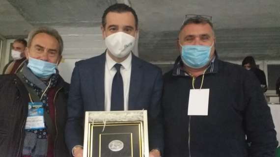 IL GESTO - La Turris omaggia il sindaco di Avellino
