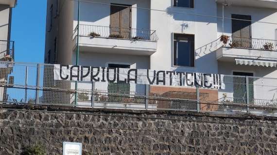 Turris, al via la contestazione contro la proprietà. Striscioni e adesivi in città con un comune denominatore: "Capriola vattene!"