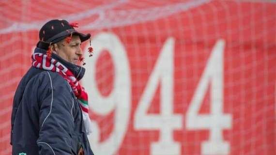 Accoglienza corallina, tra cori, fuochi e palloncini: bentornato Armando!