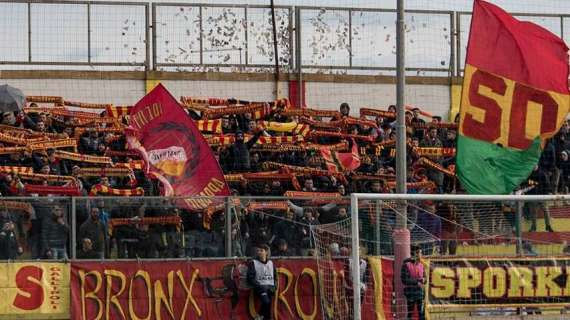 Gallipoli, gli ultras: "Non sosteniamo la nuova proprietà. Vittime di pseudo dirigenti..."