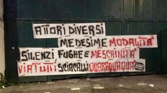 Striscione Orgoglio Corallino: "Silenzi, fughe e meschinità. Via tutti..."