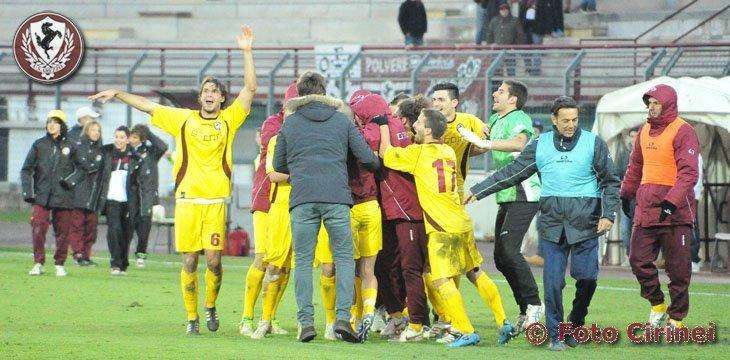 La presentazione dell'Arezzo: amaranto in gran forma. Recuperi importanti in difesa...