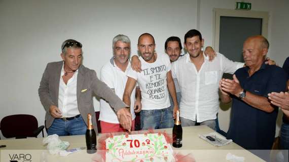 FOTO - Festa al Liguori con torta celebrativa...