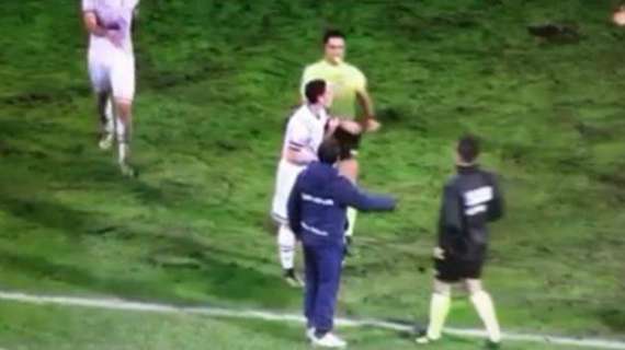 Clamoroso in casa Catania: mister Raffaele entra in campo e ruba palla ad un giocatore avversario