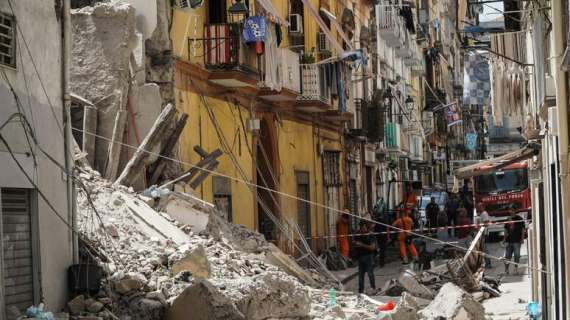 Crolla una palazzina a Torre del Greco. Iniziativa congiunta di Savoia e Turris: "Amichevoli e donazioni per aiutare le famiglie coinvolte..."