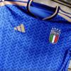 Italia, presentata la nuova maglia ispirata ai Mondiali del 2006