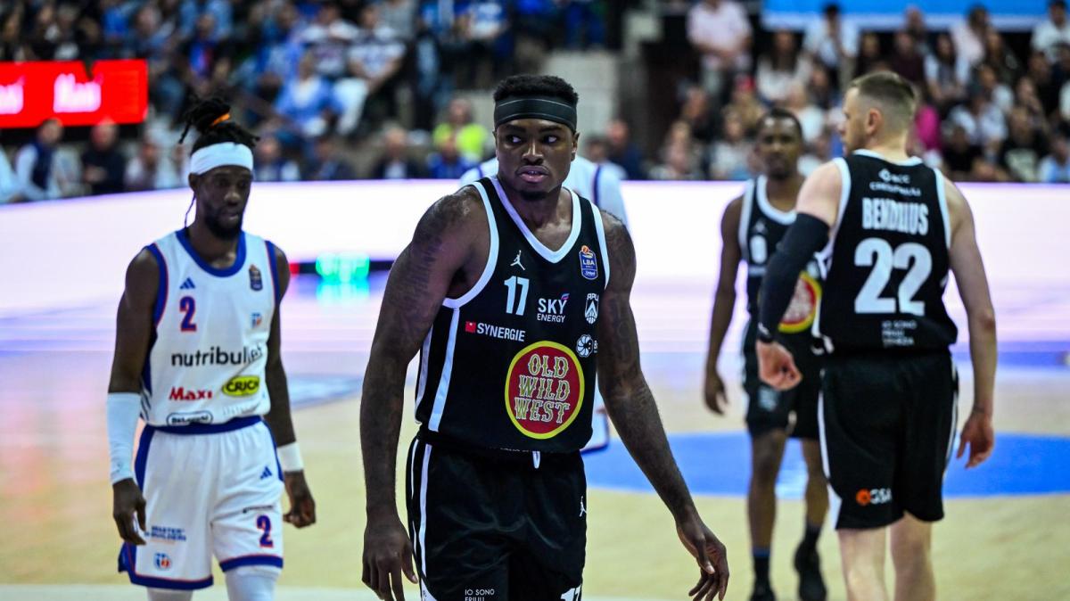 APU Udine, il calcio costa caro a Mekowulu: la decisione del Giudice Sportivo