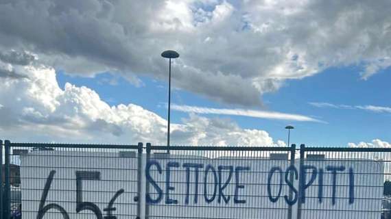 Inter, lo striscione fuori dal settore ospiti: “65€, vergogna”