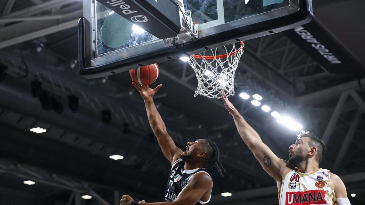 Playoff LBA, doppia espulsione nella Gara-2 tra Virtus Bologna e Reyer Venezia