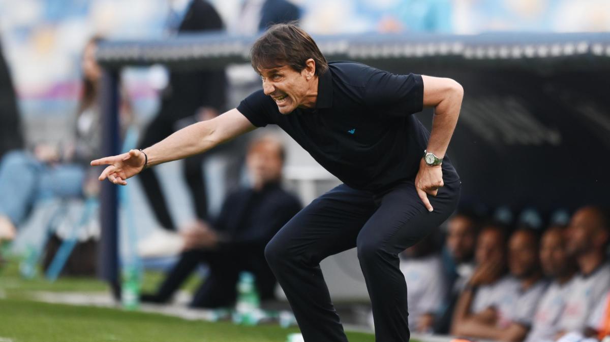Napoli, Conte in conferenza: "È stato un onore, ringrazio presidente e tifosi"