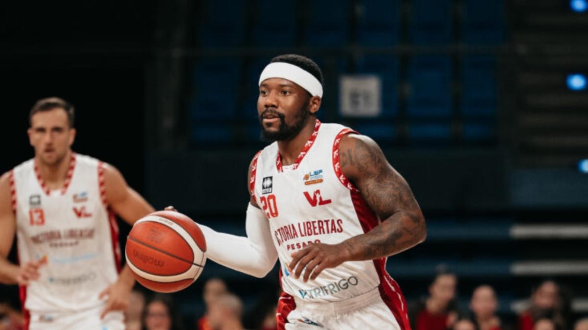 Pesaro, brutto infortunio per Kay Felder: salterà la sfida contro la UEB Cividale