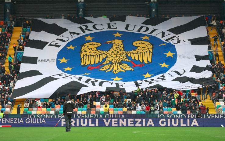 I riti prepartita dei tifosi bianconeri che scaldano il Bluenergy Stadium