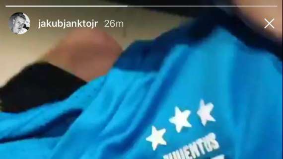 Jankto posta la foto della maglia della Juve: foto sbagliata nel momento sbagliato